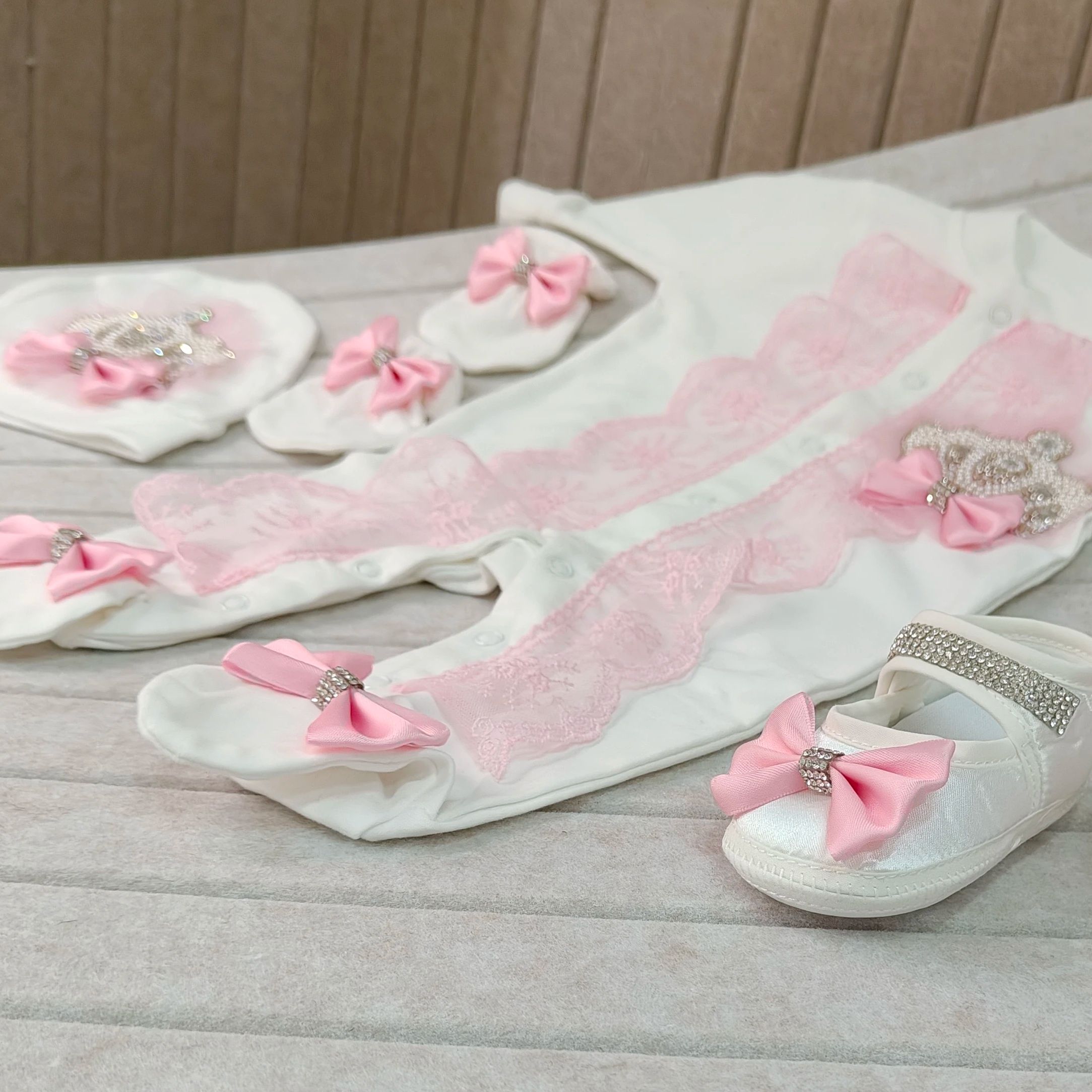Welcome Home Baby Romper Mitte - Baby Nursery Outfits 评论和价格